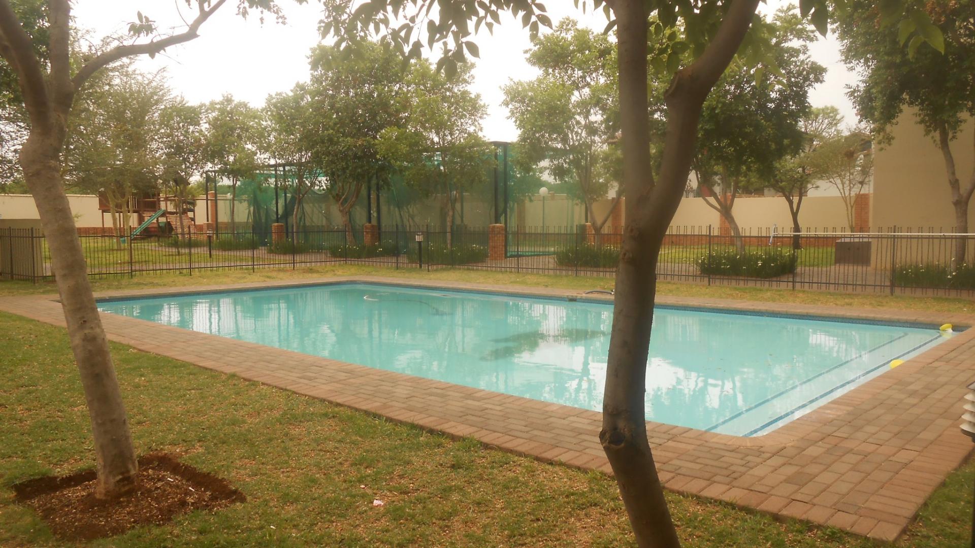 Entertainment of property in Silver Lakes Golf Estate