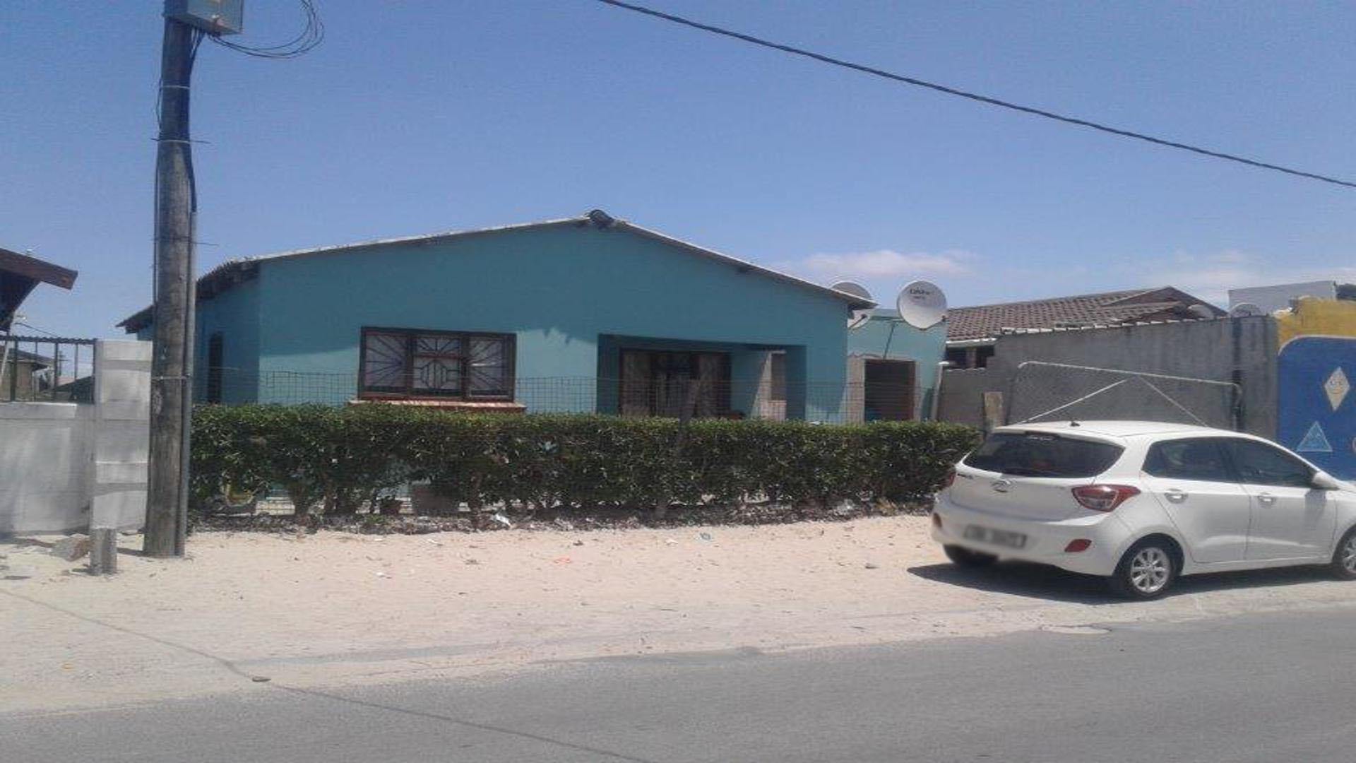 Front View of property in Mfuleni