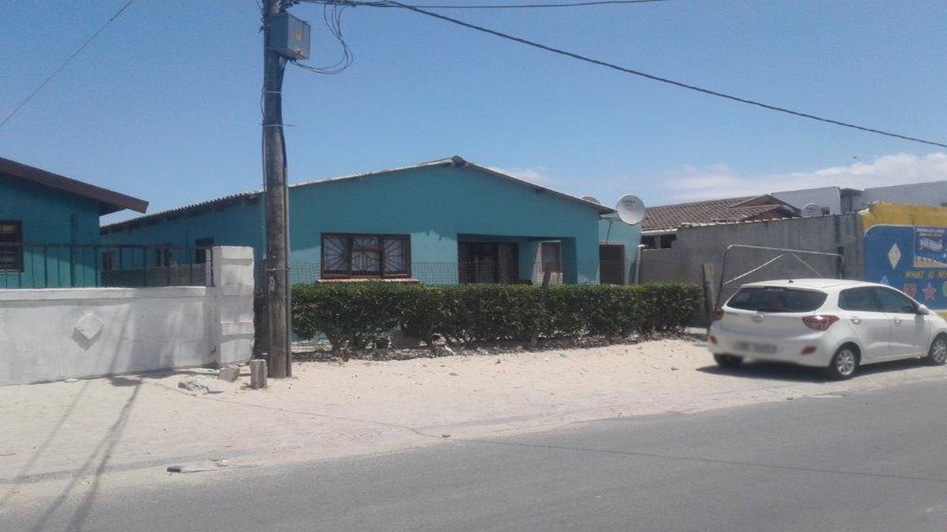 Front View of property in Mfuleni