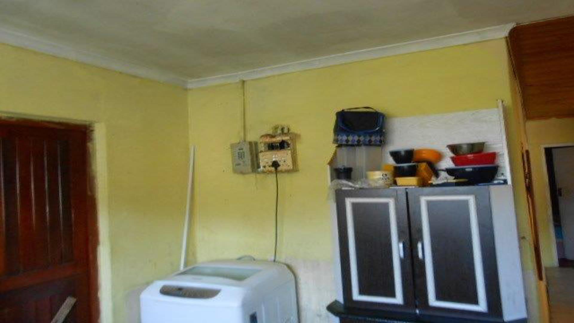 Kitchen of property in Mfuleni