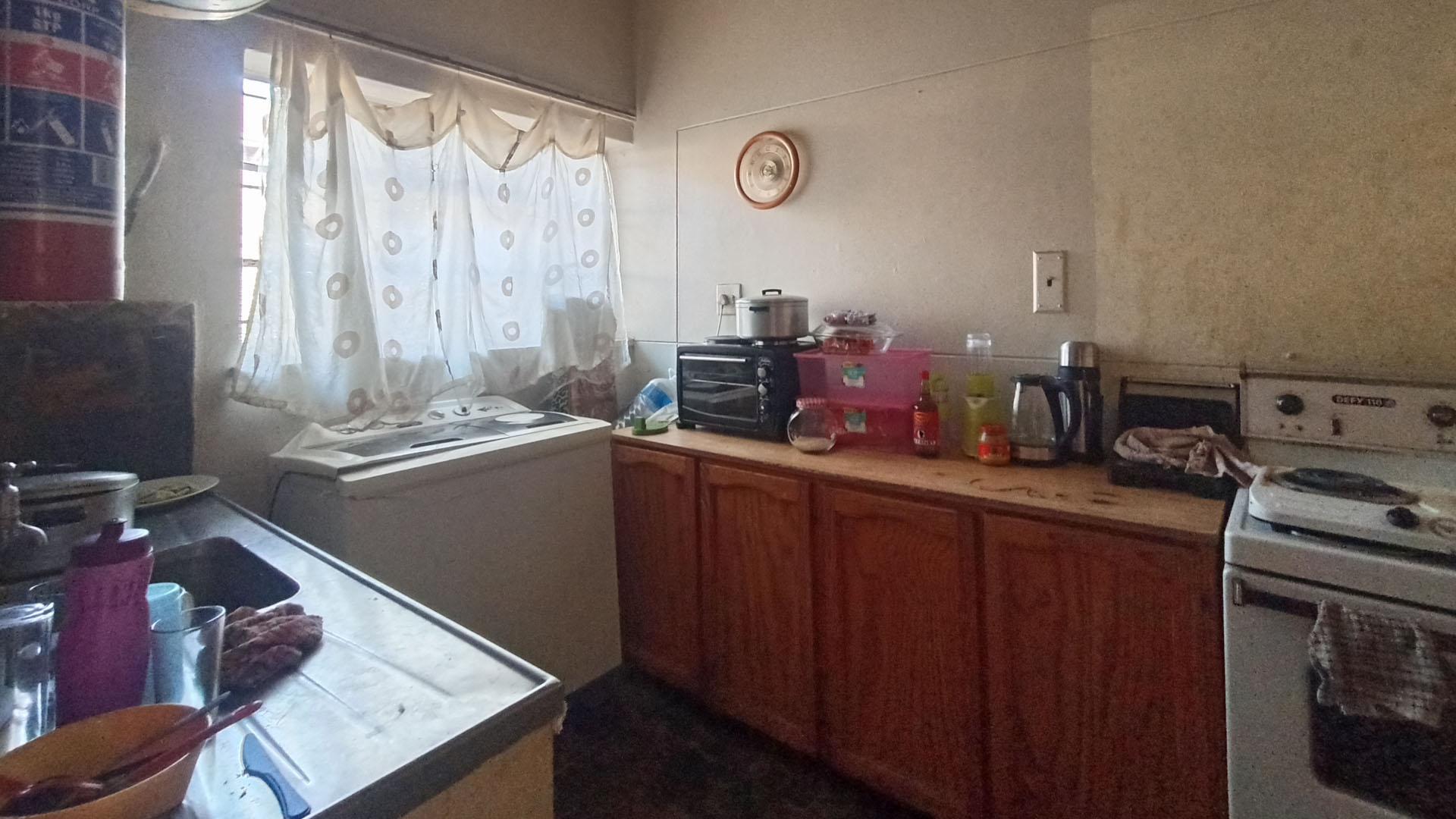 Kitchen - 9 square meters of property in Elandsheuwel