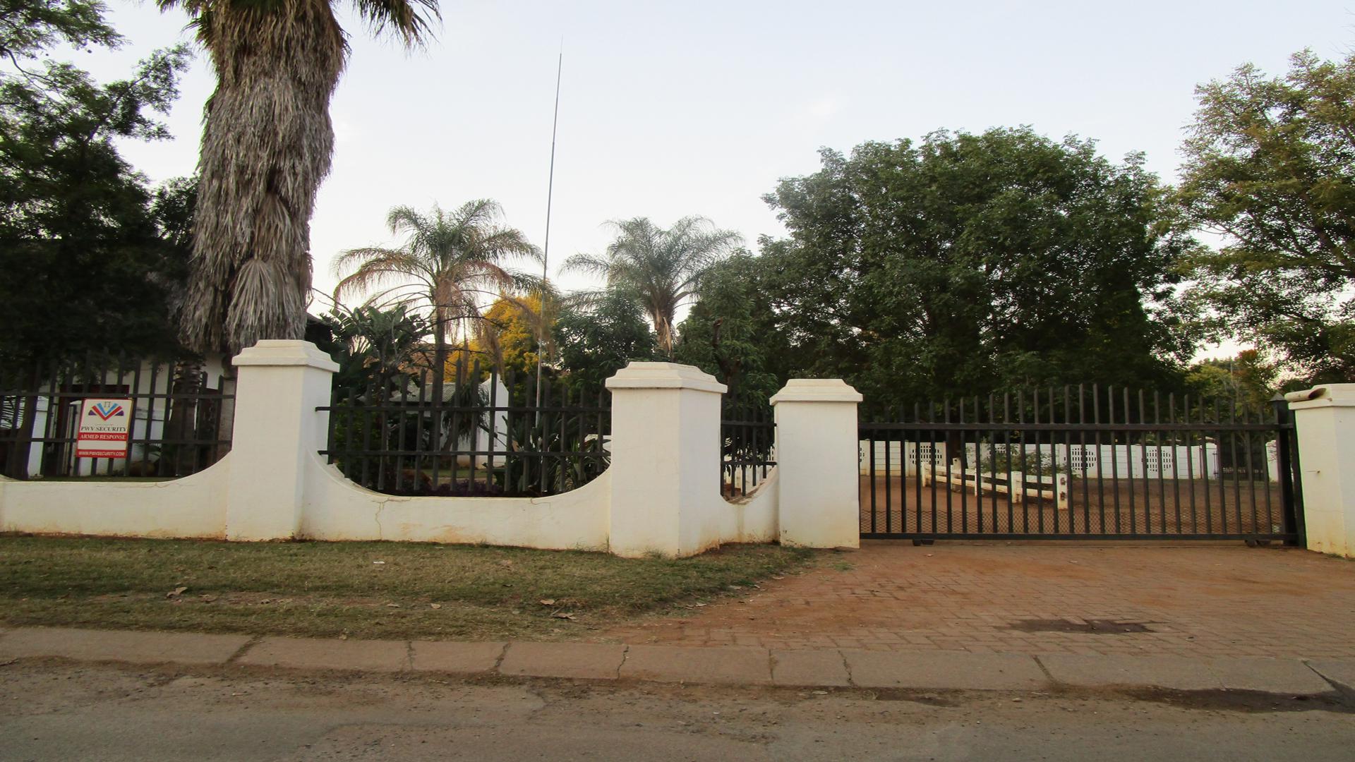 Front View of property in Hartbeespoort