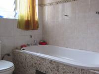 Bathroom 1 - 6 square meters of property in Fairlands