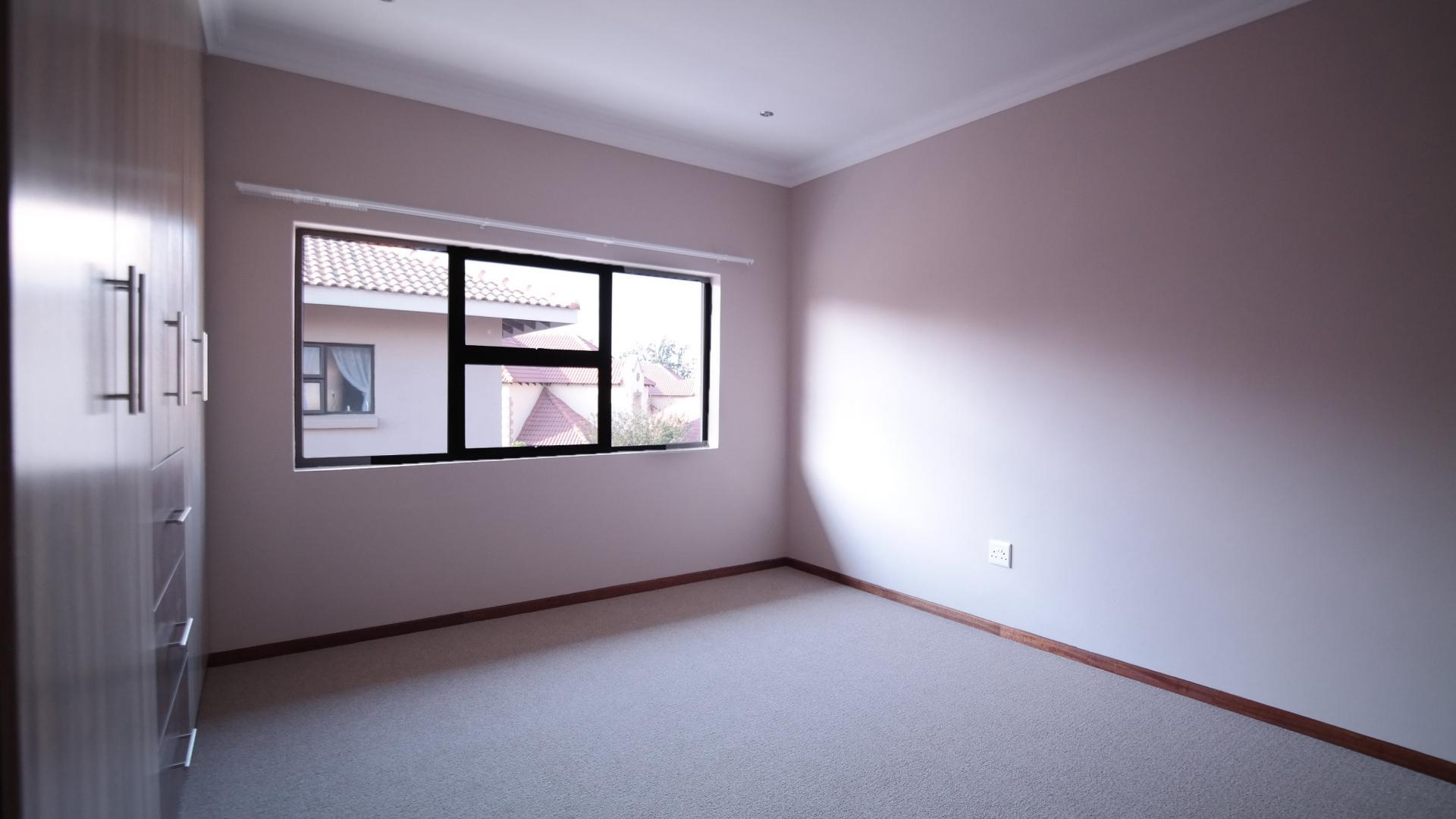 Bed Room 2 - 27 square meters of property in Six Fountains Estate