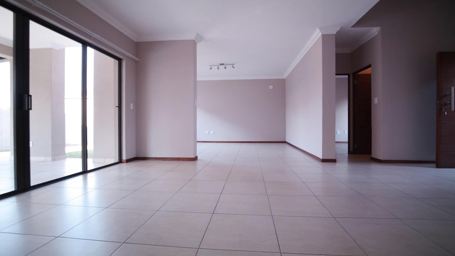 Dining Room - 19 square meters of property in Six Fountains Estate