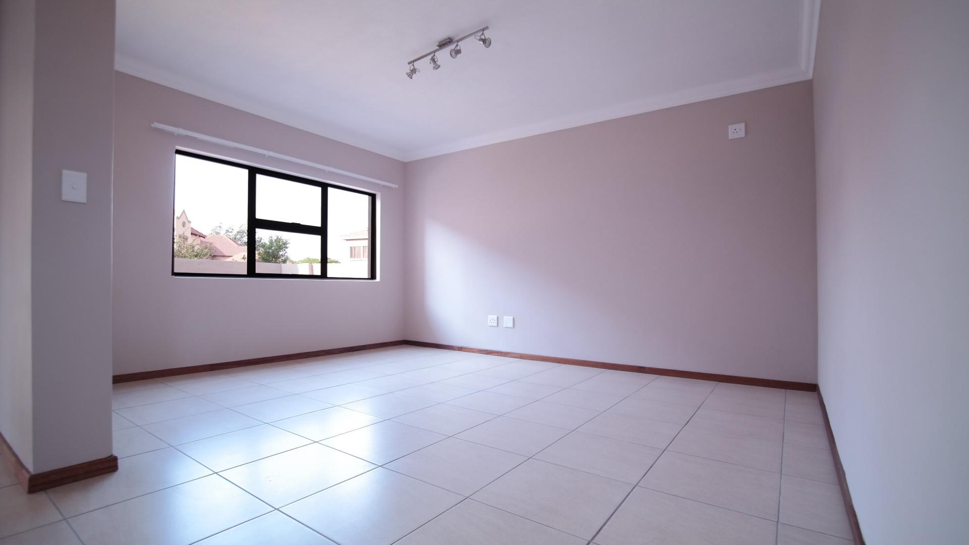 Lounges - 24 square meters of property in Six Fountains Estate