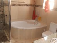 Main Bathroom - 11 square meters of property in Kosmos Ridge