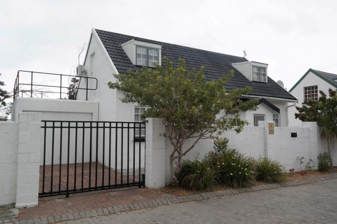 2 Bedroom House for Sale For Sale in Gordons Bay - Home Sell - MR135949