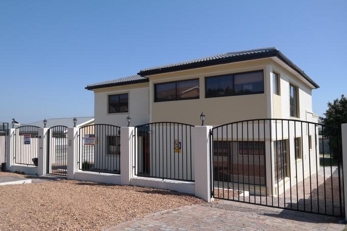 4 Bedroom House for Sale For Sale in Brackenfell - Private Sale - MR135951