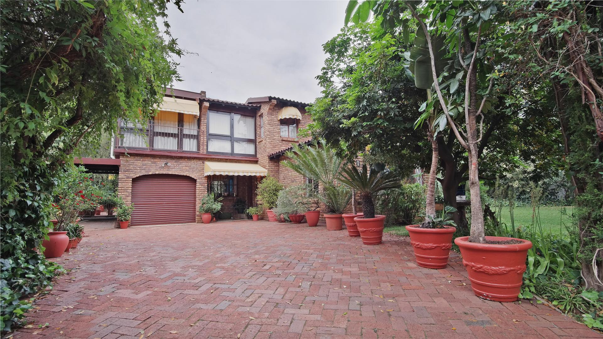 Front View of property in Constantia Glen