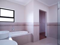 Main Bathroom - 19 square meters of property in Silverwoods Country Estate