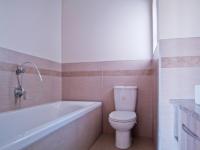 Bathroom 1 - 4 square meters of property in Silverwoods Country Estate