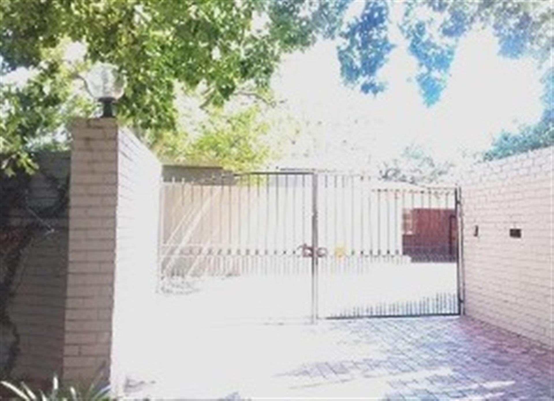 Front View of property in Cresta