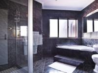 Bathroom 1 - 11 square meters of property in Woodhill Golf Estate