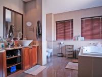 Main Bathroom - 13 square meters of property in Willow Acres Estate