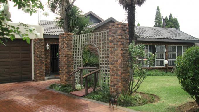 4 Bedroom House for Sale For Sale in Vanderbijlpark - Private Sale - MR136102