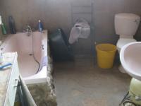 Main Bathroom - 13 square meters of property in Westonaria