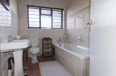 Bathroom 1 - 6 square meters of property in Sandton