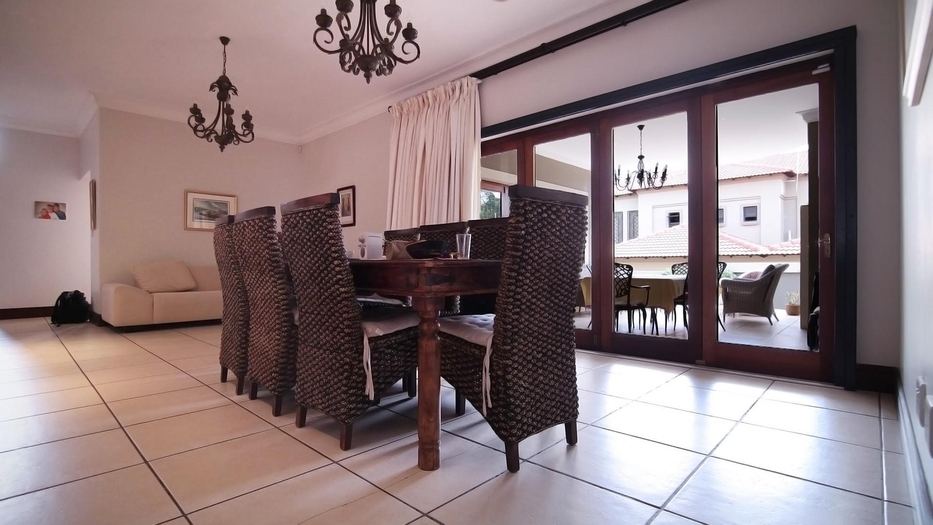 Dining Room - 28 square meters of property in Boardwalk Manor Estate