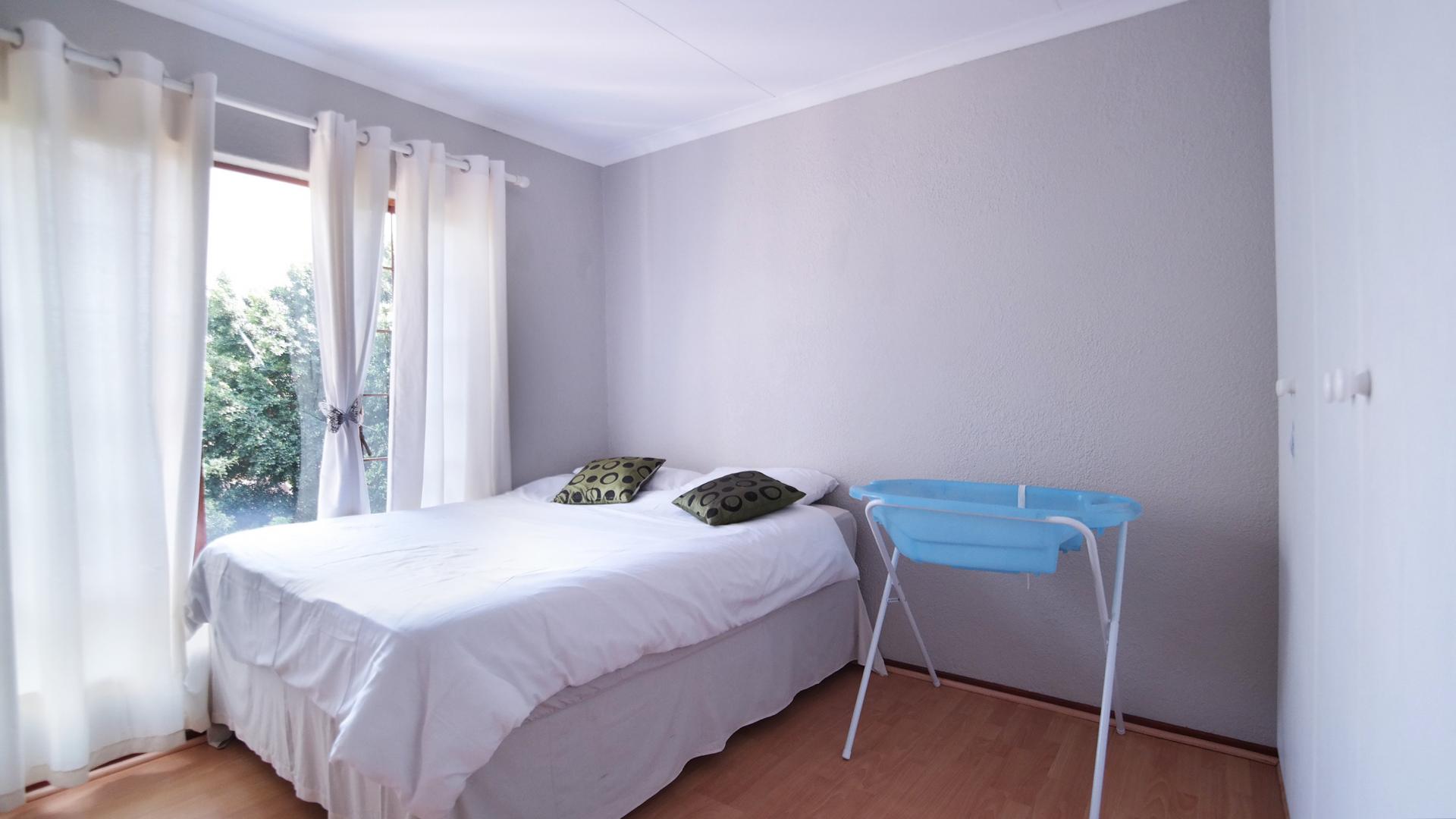 Bed Room 3 - 13 square meters of property in Woodhill Golf Estate