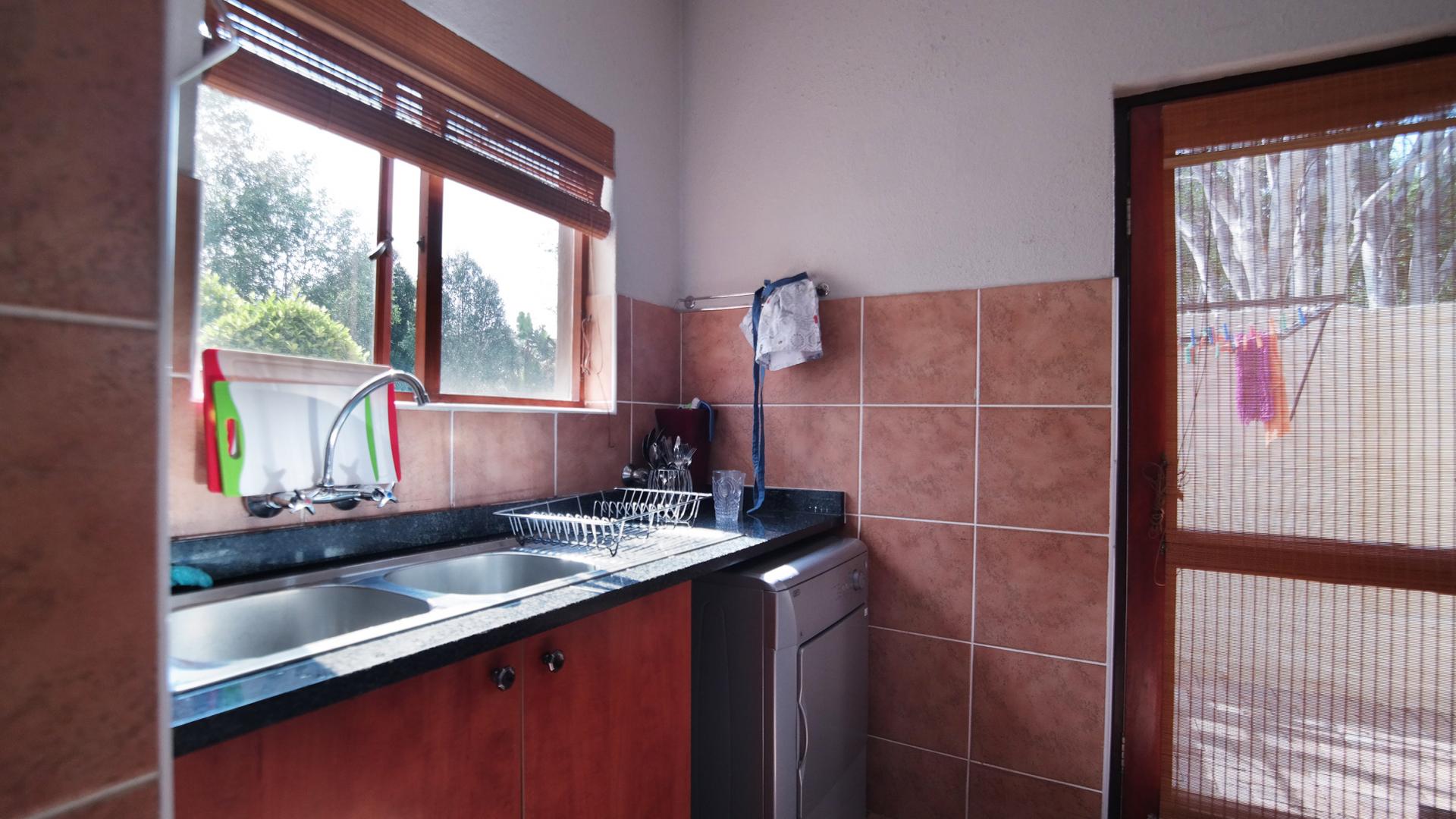 Scullery - 6 square meters of property in Woodhill Golf Estate