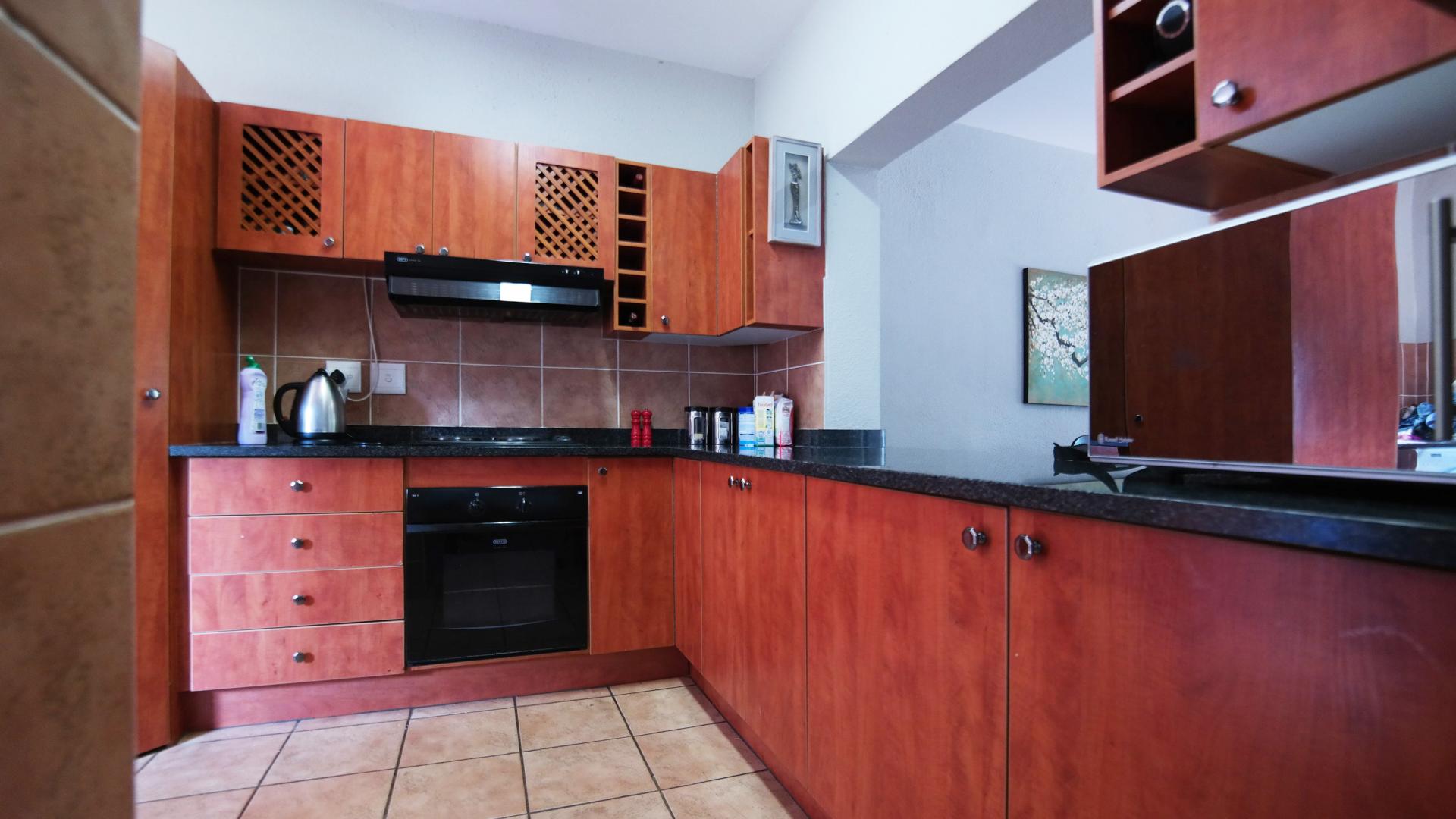 Kitchen - 11 square meters of property in Woodhill Golf Estate