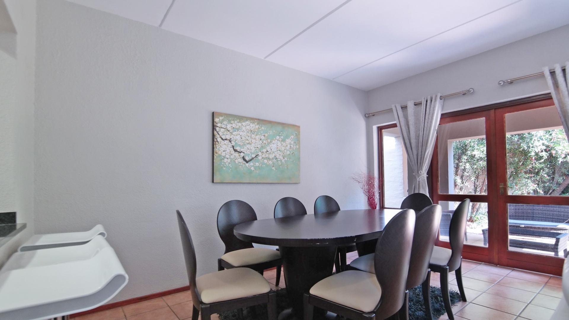 Dining Room - 14 square meters of property in Woodhill Golf Estate