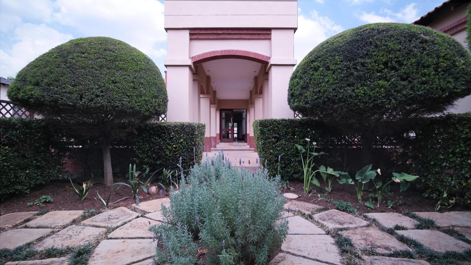 Front View of property in Silver Lakes Golf Estate