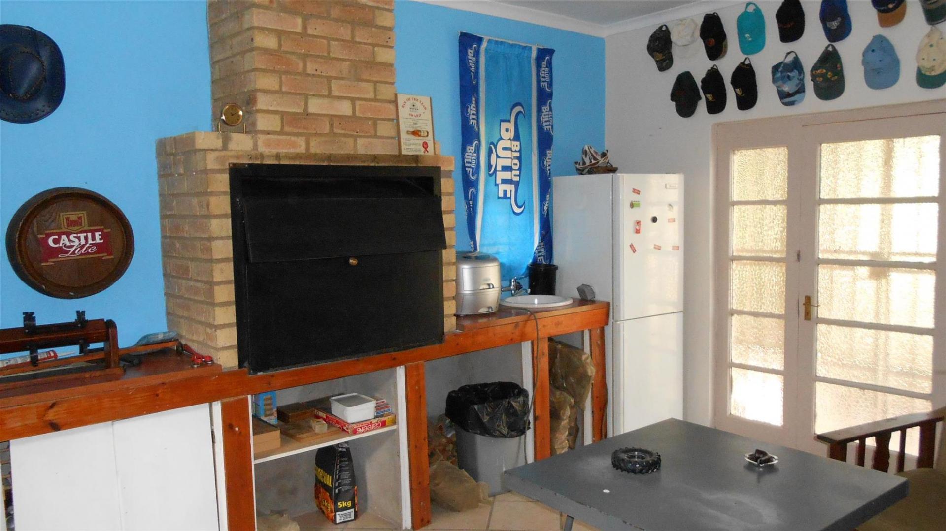 Entertainment - 21 square meters of property in Eloff