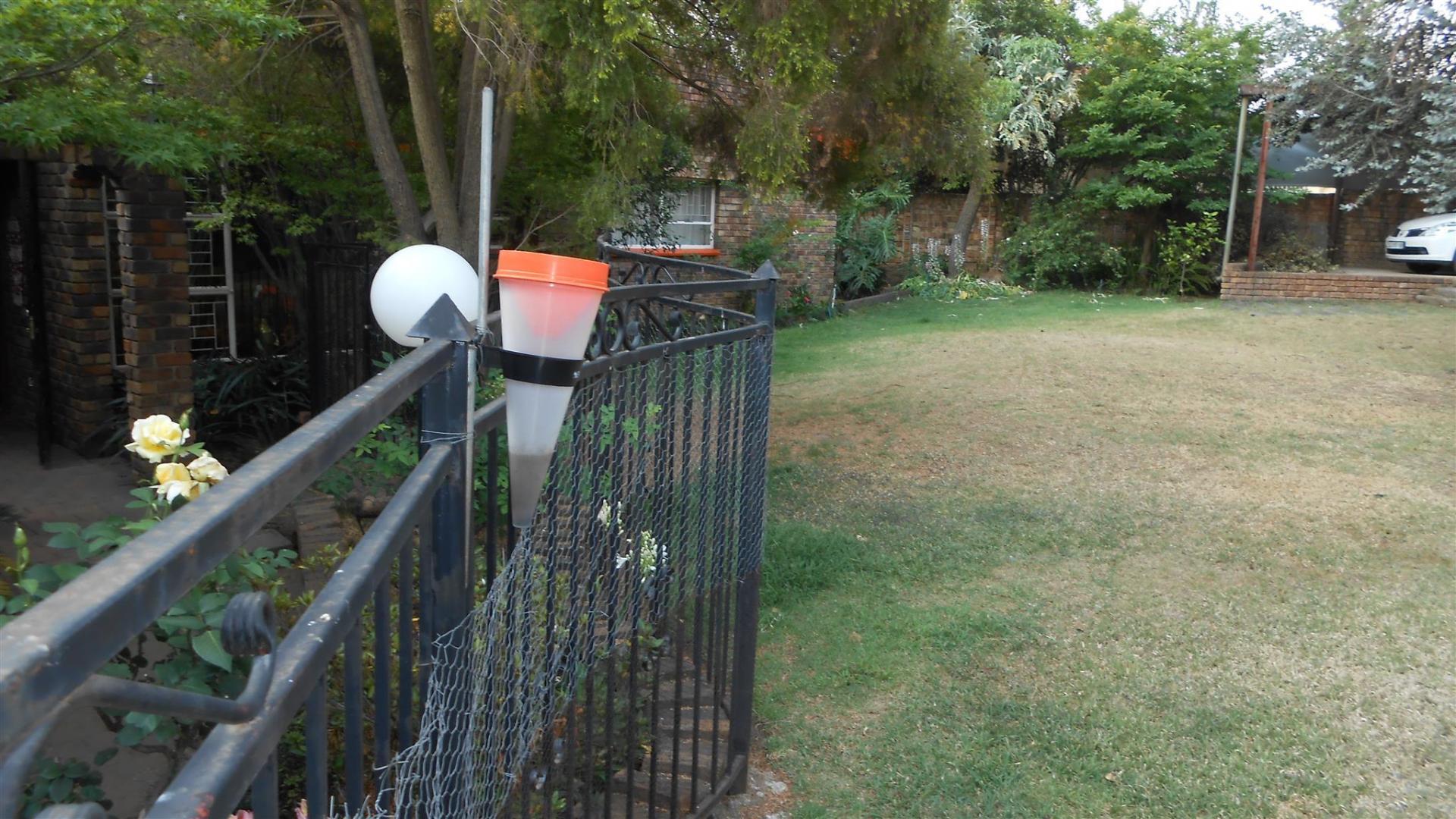 Garden of property in Glen Marais