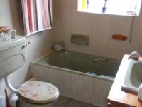 Bathroom 1 - 5 square meters of property in Glen Marais