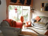 Lounges - 30 square meters of property in Glen Marais
