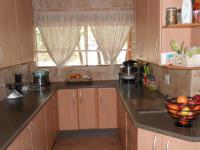 Kitchen - 26 square meters of property in Glenmarais (Glen Marais)