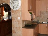 Kitchen - 26 square meters of property in Glenmarais (Glen Marais)