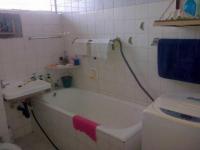 Main Bathroom - 5 square meters of property in Bonaero Park