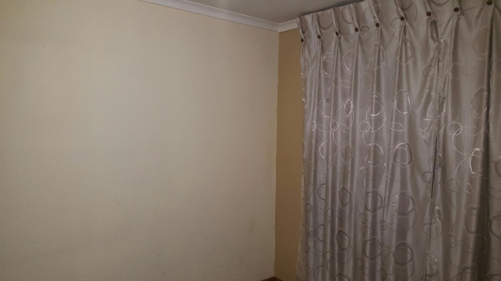 Bed Room 1 of property in Waldrift