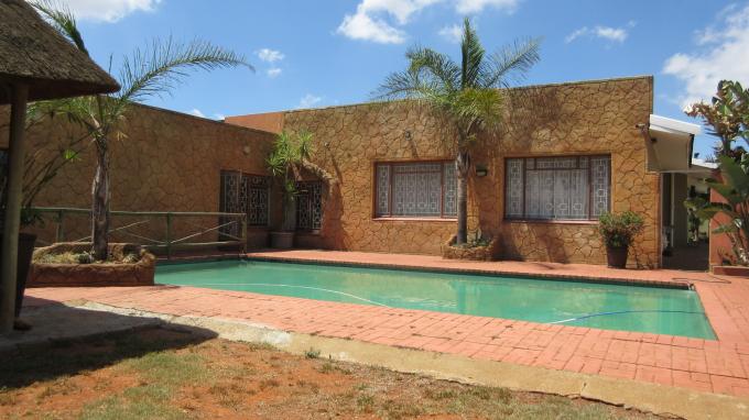 3 Bedroom House for Sale For Sale in Carletonville - Home Sell - MR136418