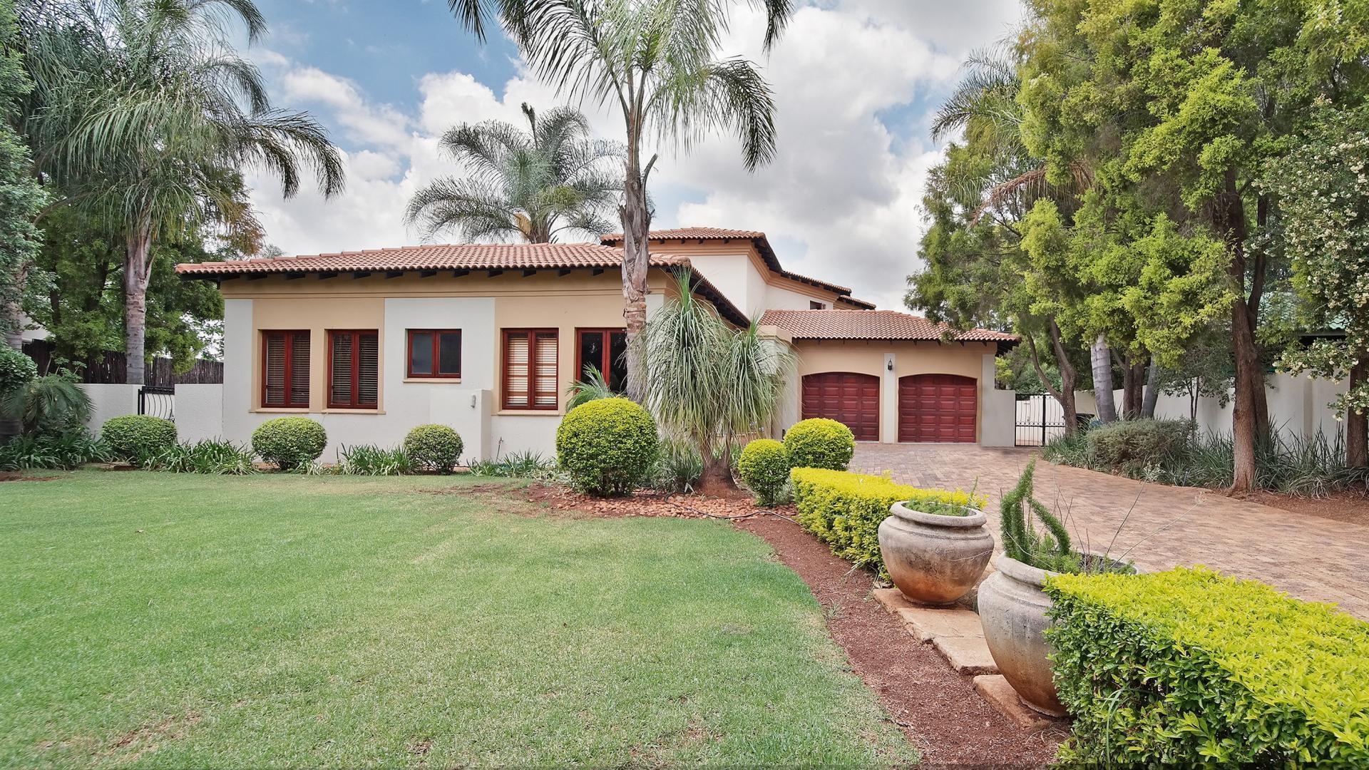 Front View of property in Silver Lakes Golf Estate