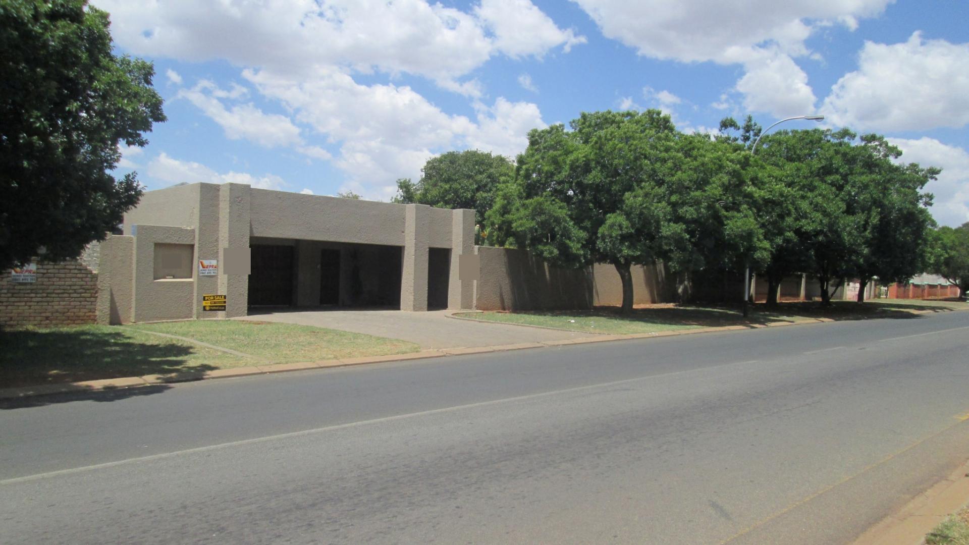 Front View of property in Westonaria