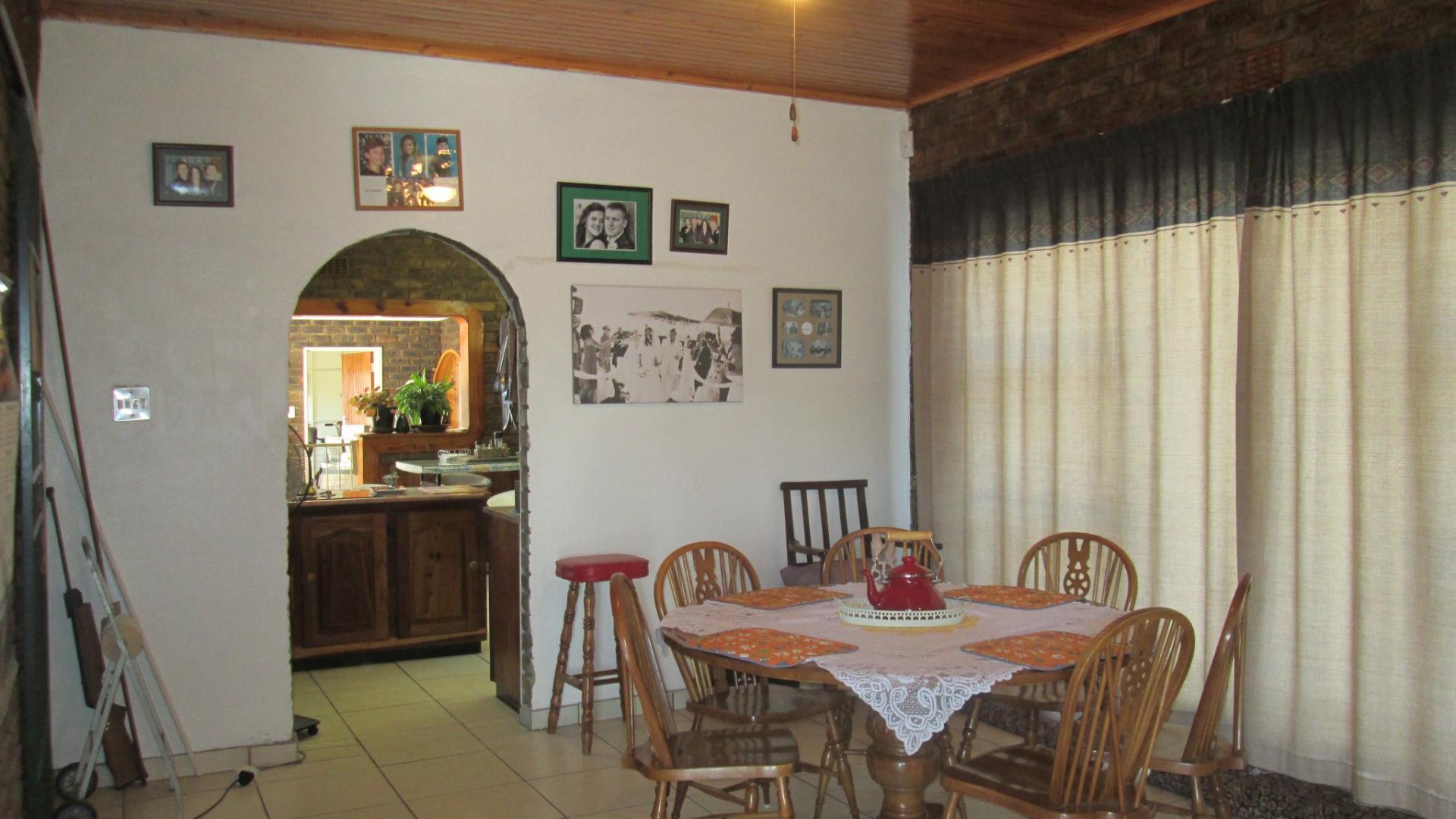 Dining Room - 15 square meters of property in Buyscelia AH