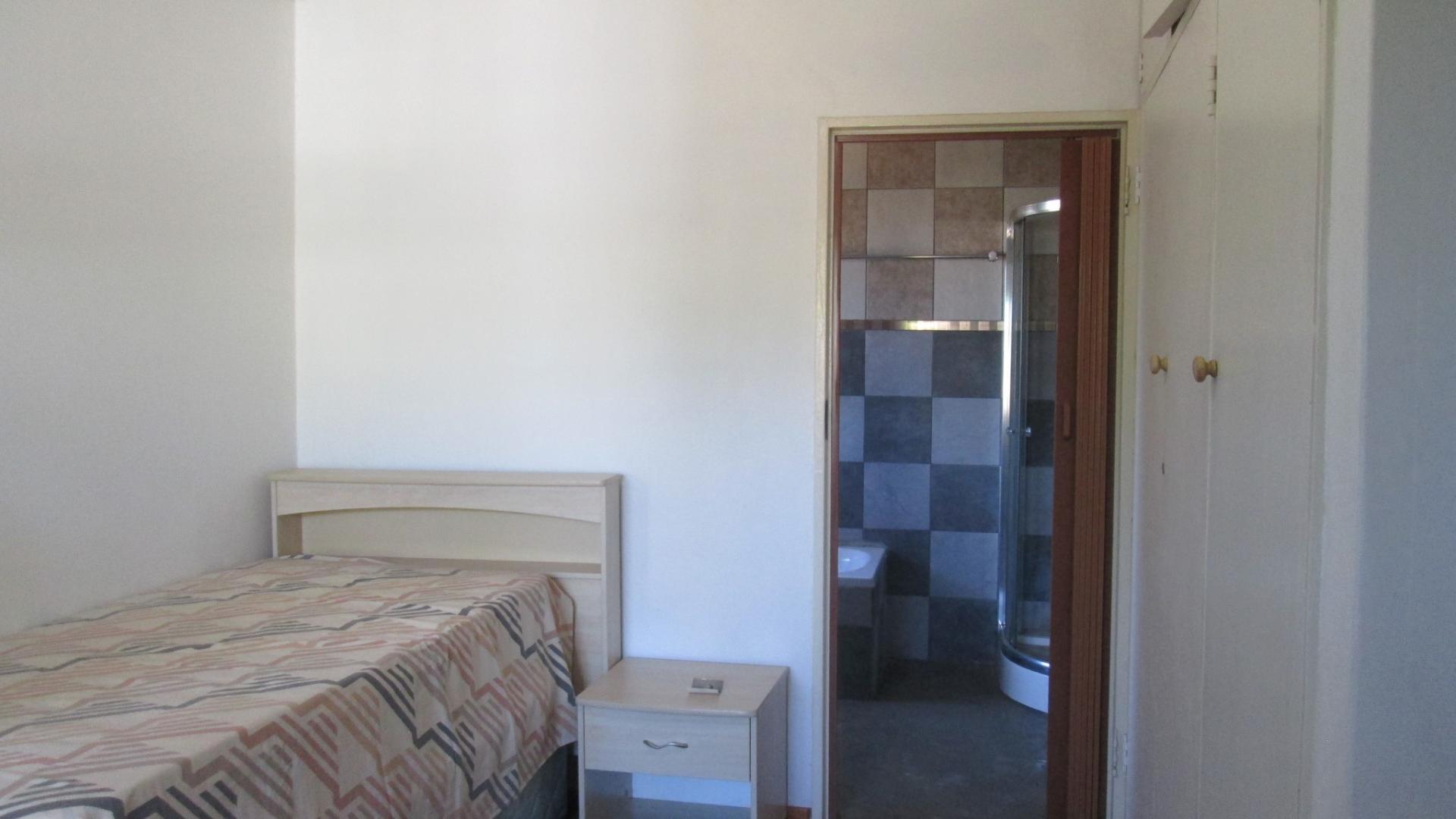 Main Bedroom - 35 square meters of property in Buyscelia AH