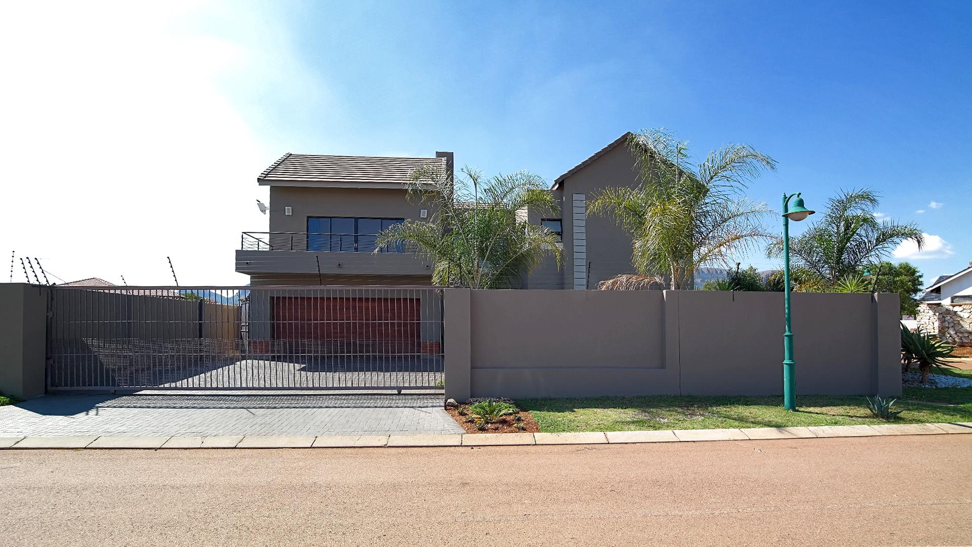 Front View of property in Hartbeespoort