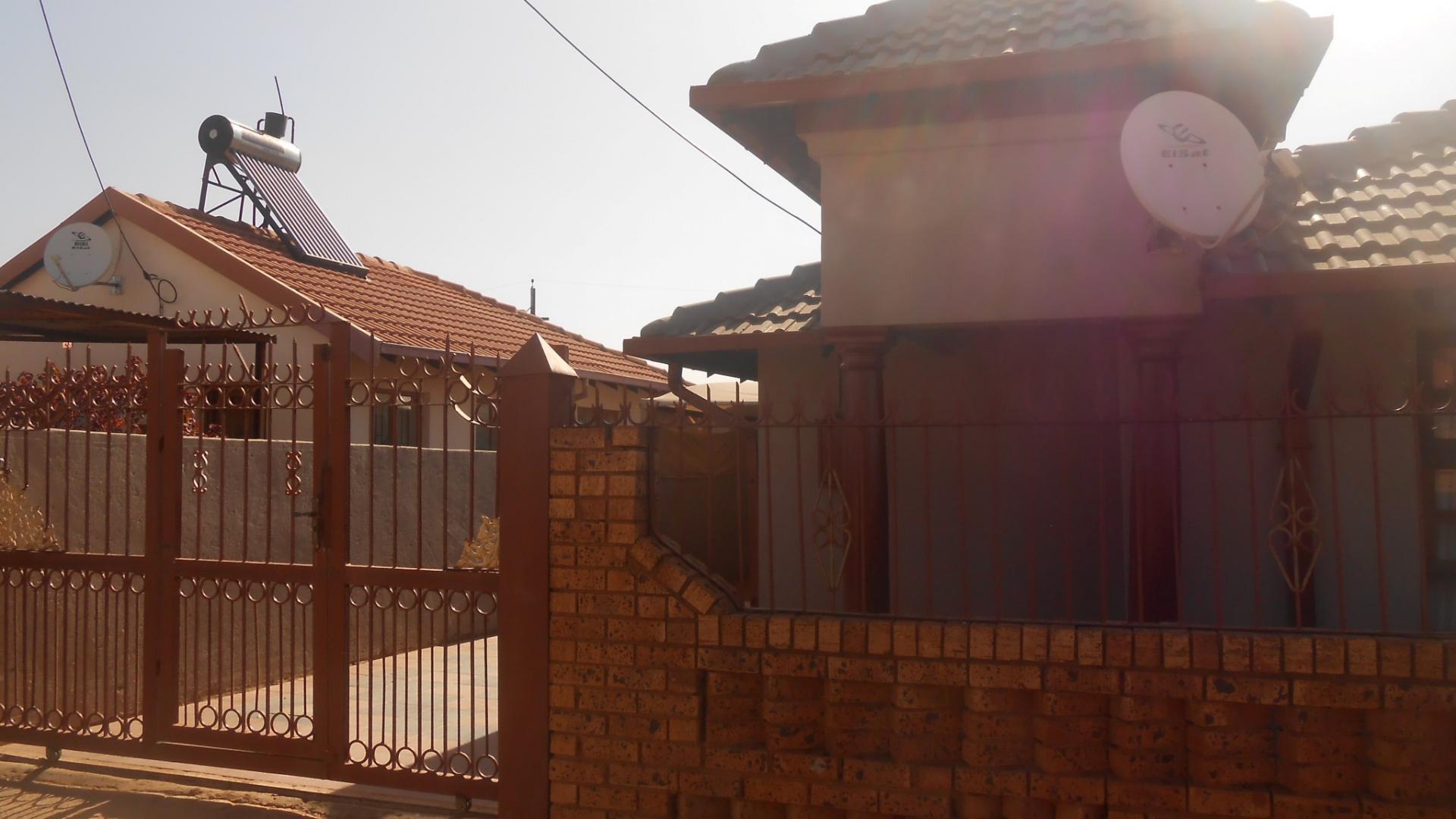 Front View of property in Soshanguve