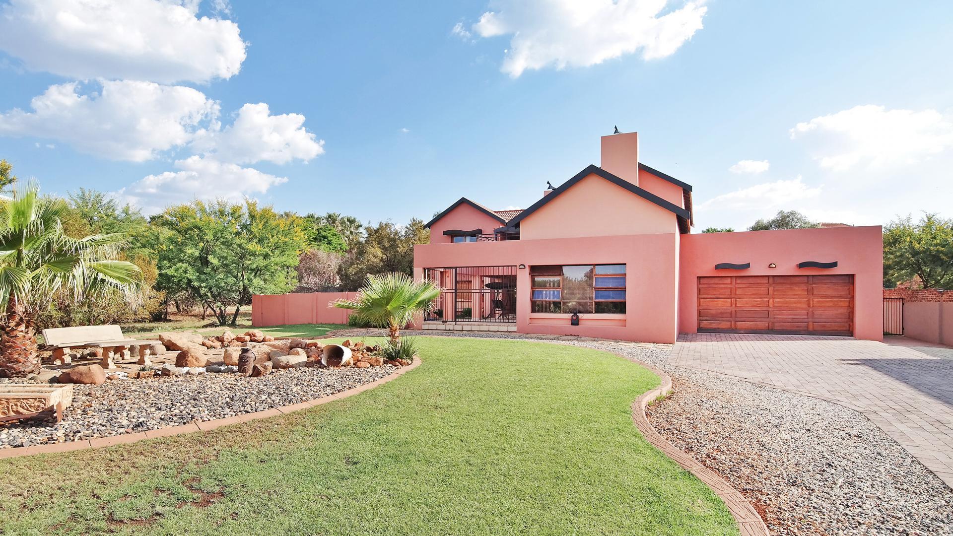 Front View of property in Silver Lakes Golf Estate