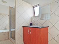 Bed Room 2 - 16 square meters of property in Silver Lakes Golf Estate
