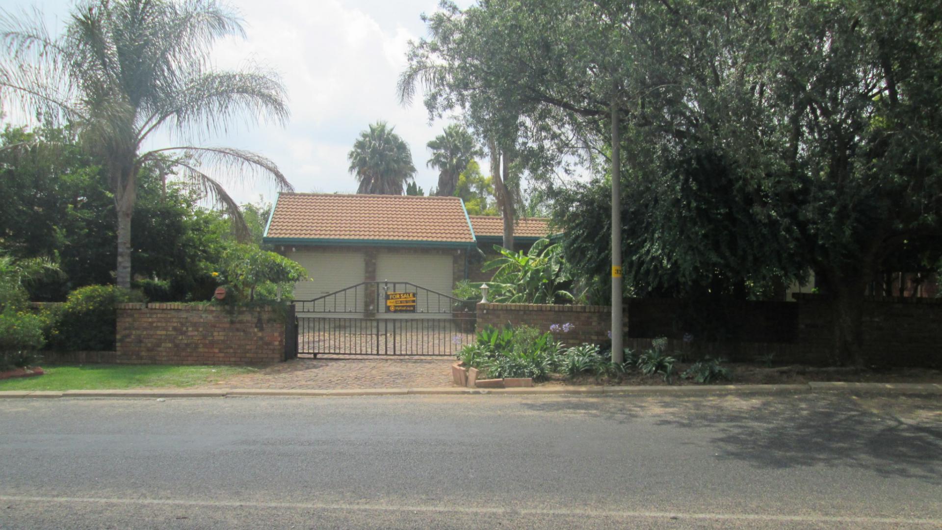 Front View of property in Norkem park