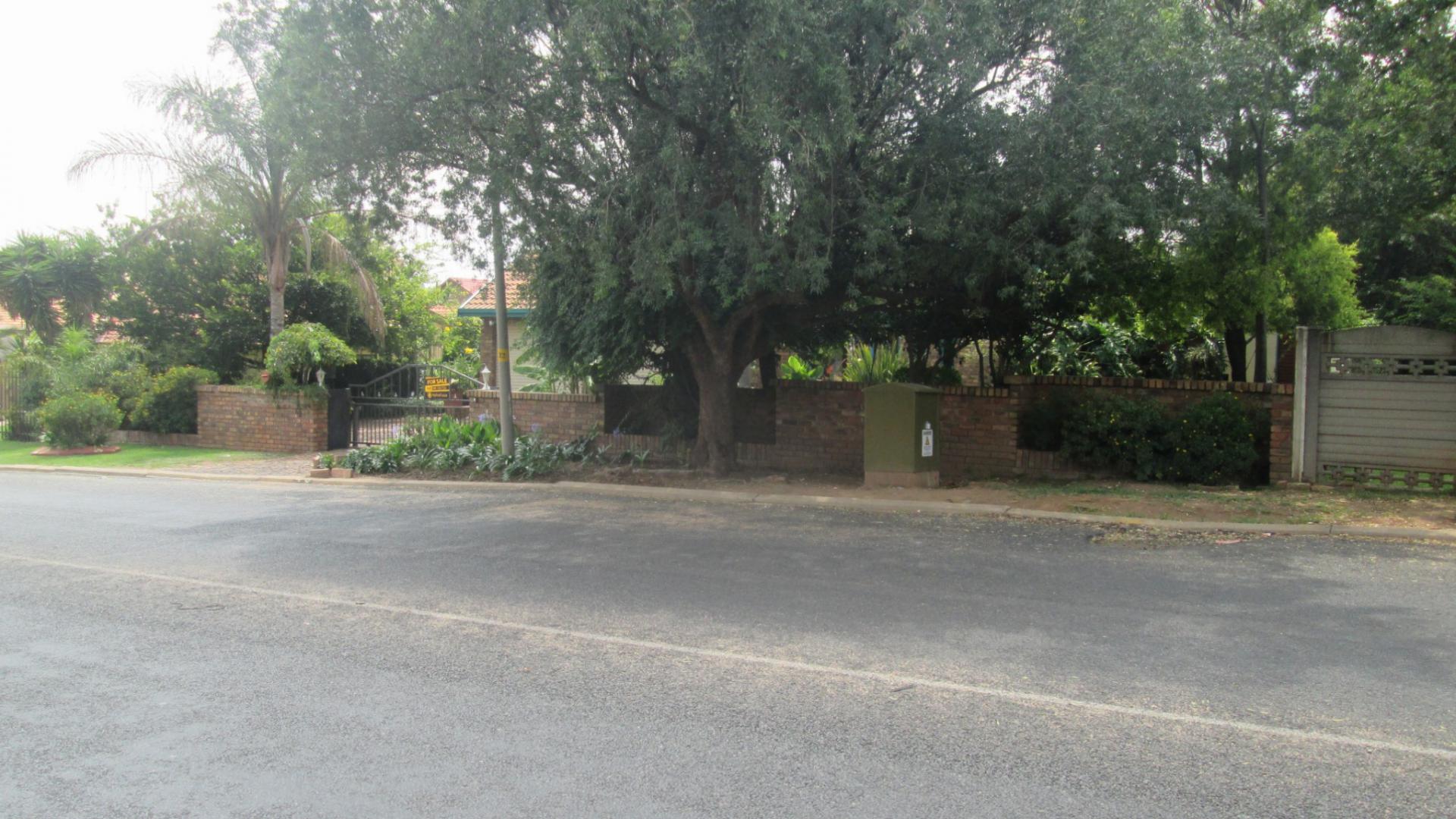 Front View of property in Norkem park