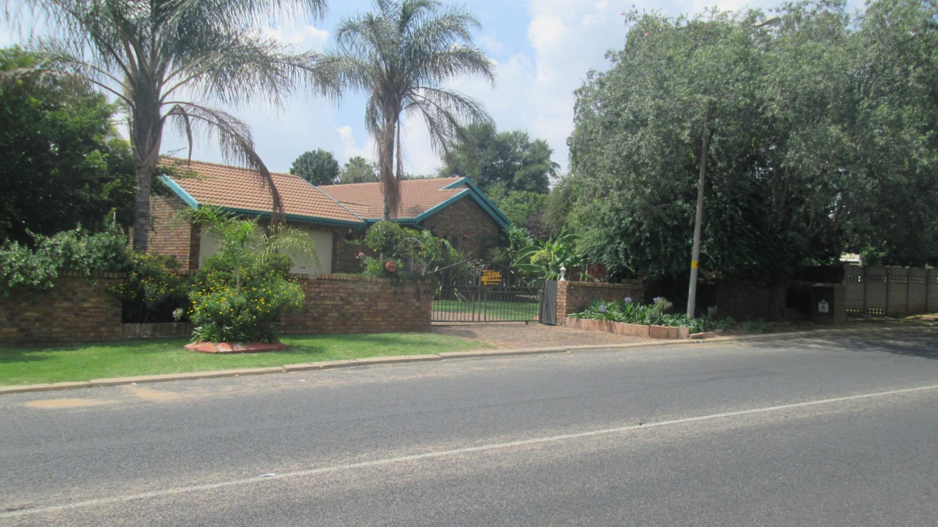 Front View of property in Norkem park