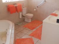 Main Bathroom - 12 square meters of property in Boschkop