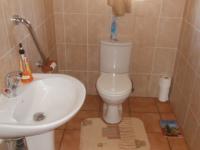 Bathroom 1 - 12 square meters of property in Boschkop